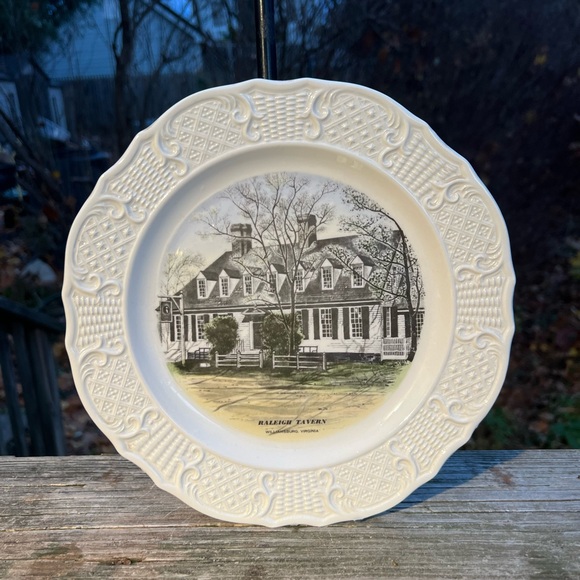 S P Skinner Raleigh Tavern Williamsburg Virginia 10” Decorative Plate - Picture 14 of 14